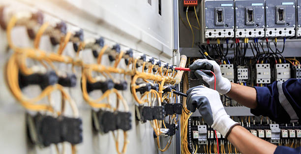 Professional Electrician technician working in Fairfield, TX